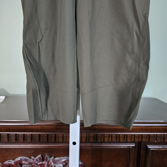 Lululemon Base Pace High Rise Crop 23" in Dark Olive Green - Picture 4 of 10